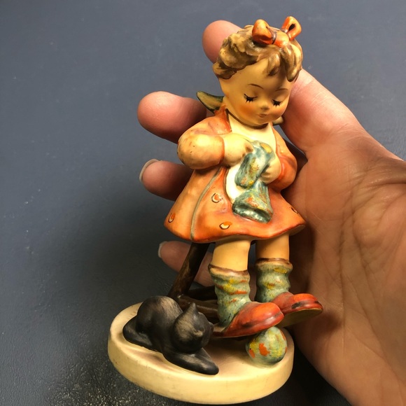 Hummel Accents Goebel Hummel Mothers Helper Figurine 33 Girl W Cat
